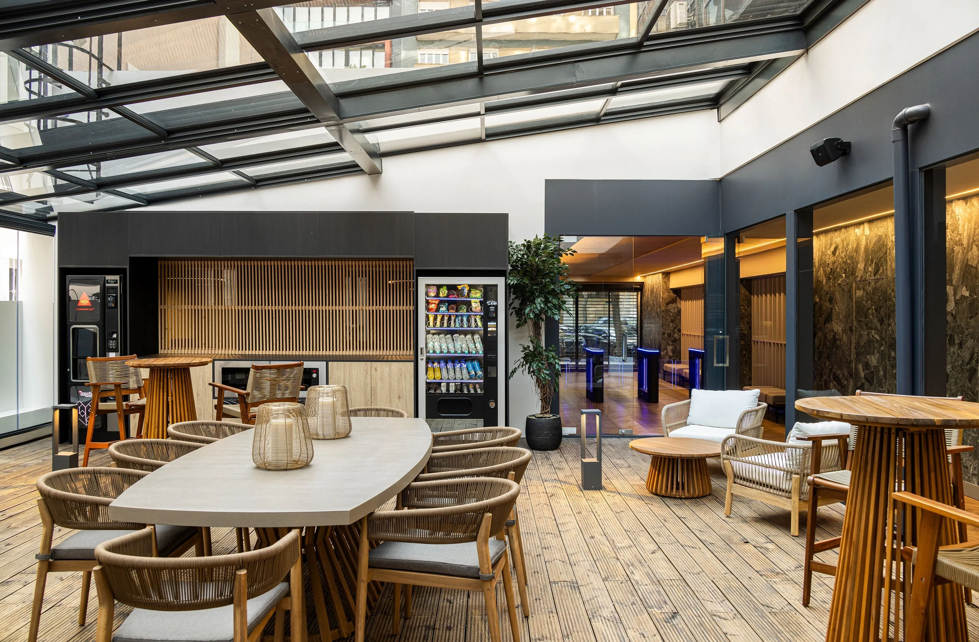 Phive Lisbon Lounge area